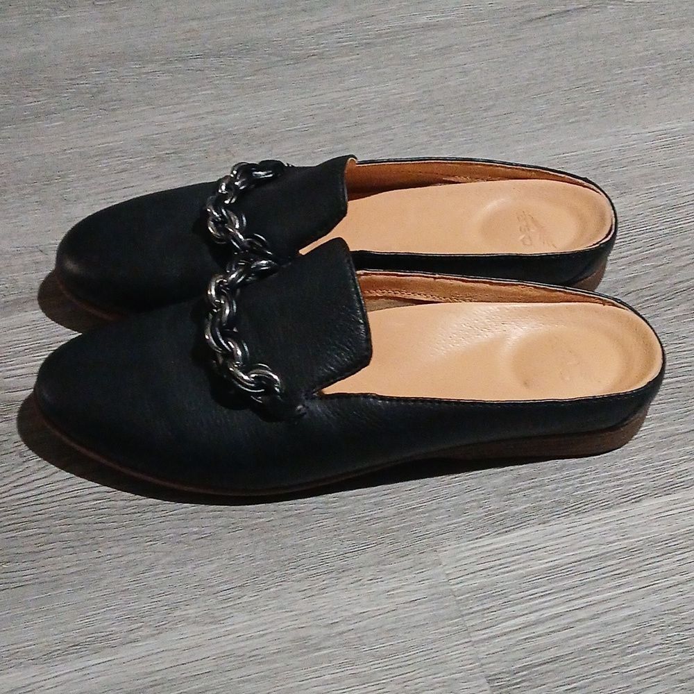 DANSKO Leora Nappa Leather Comfort Mules Black with Chain Detail Sz 37 NWOT - Picture 4 of 8